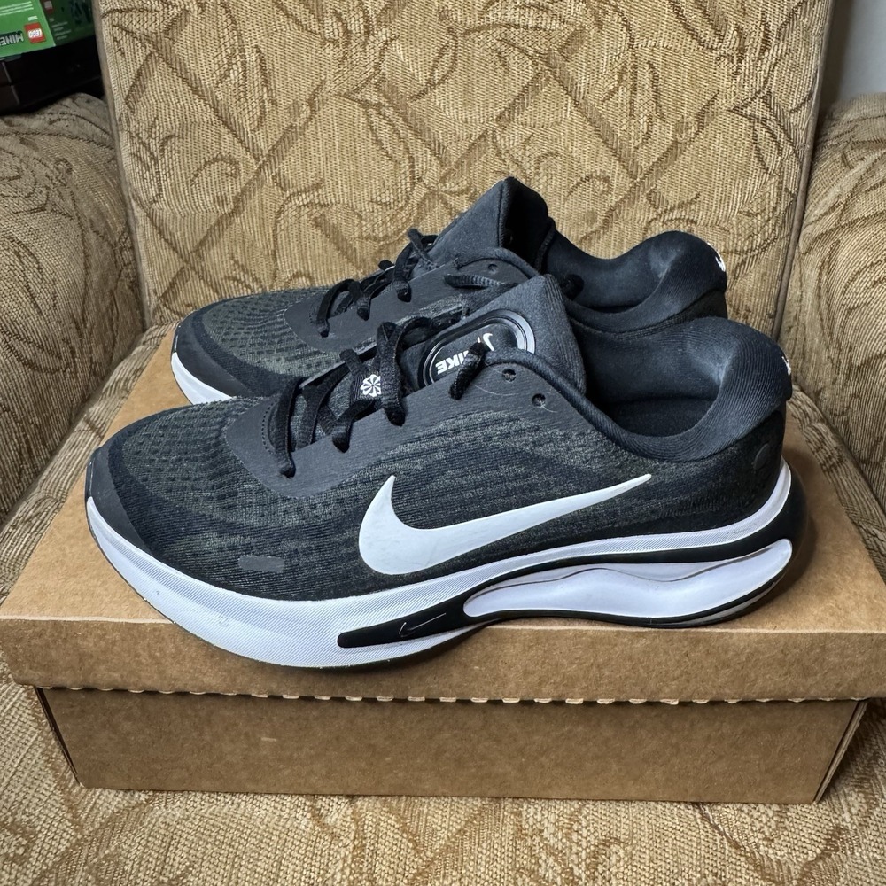 Nike‎ Journey Run Black White FJ7765-001 Womens Size 8.5 Used